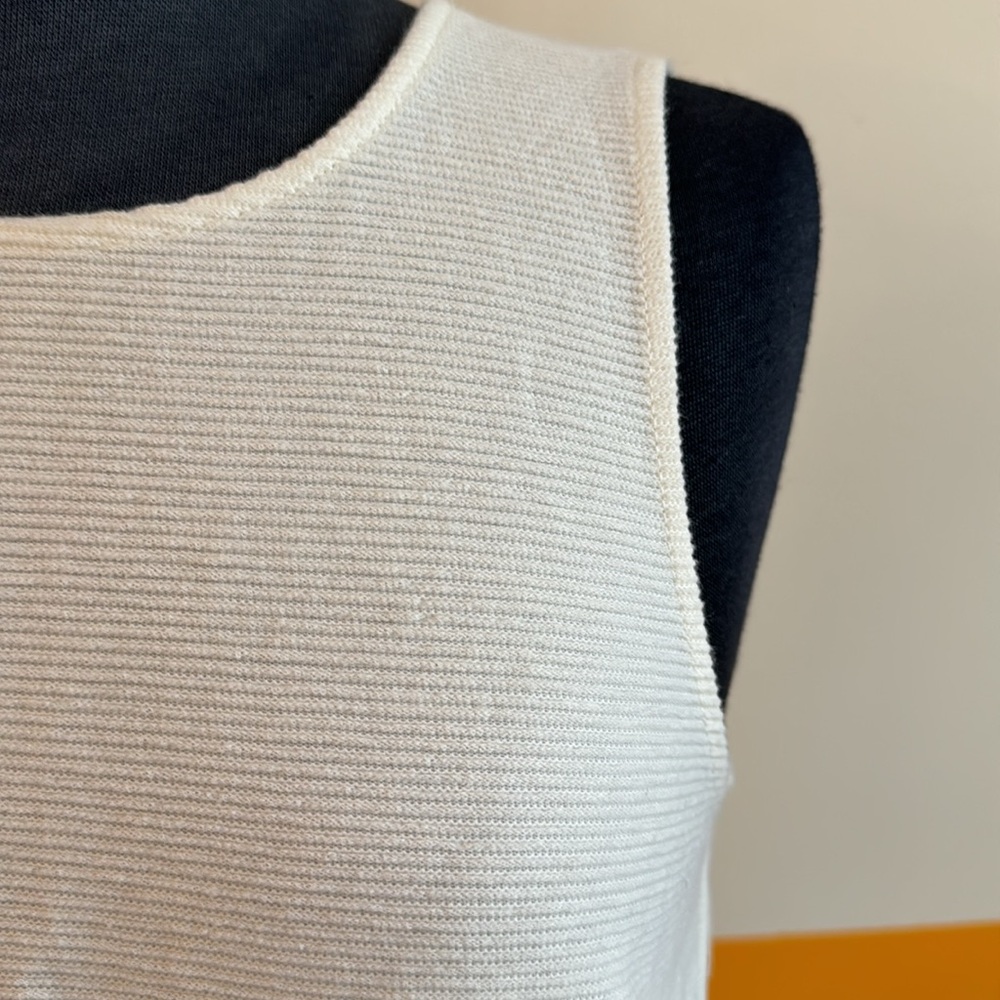 Madewell Texture & Thread Split-Back Shell Top . - Picture 7 of 9